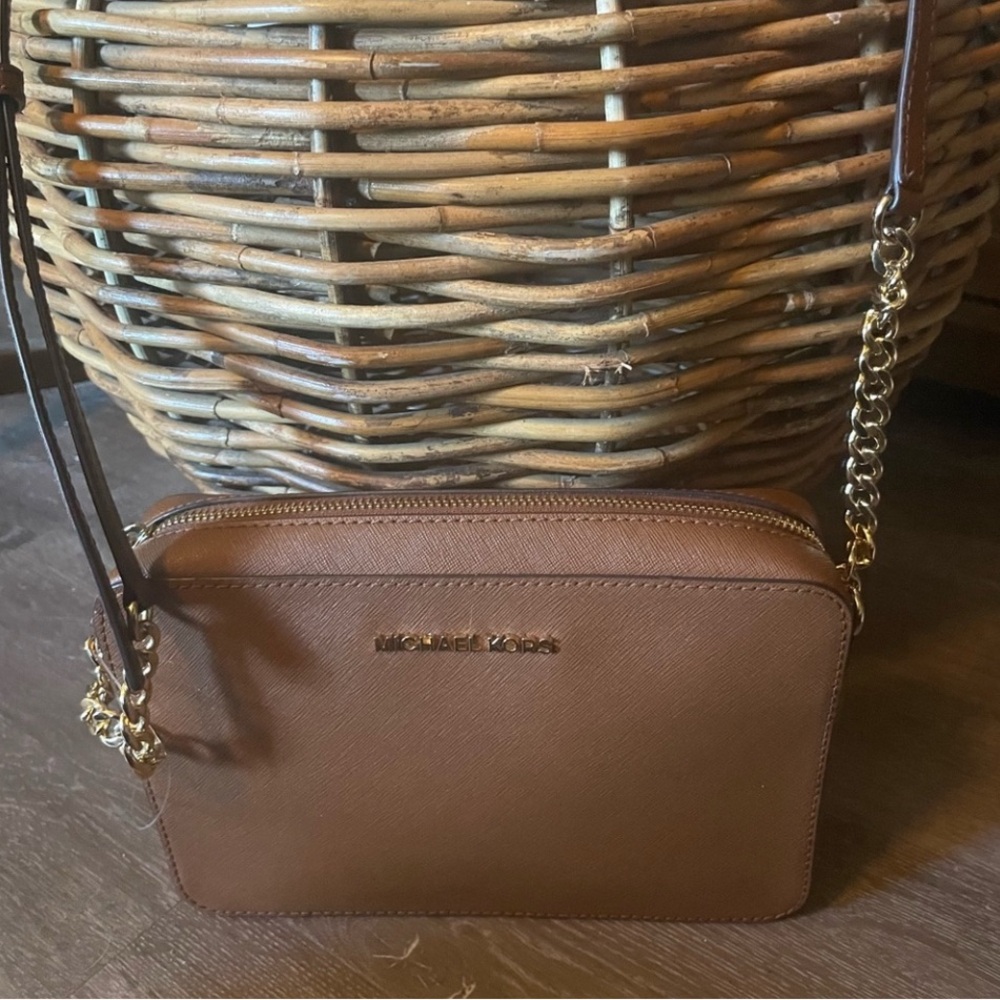 EUC / NWOT Michael Kors Brown Crossbody Bag